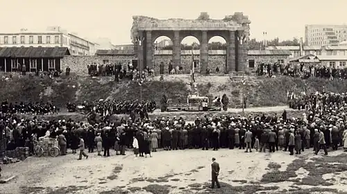 Le péristyle, après-guerre.