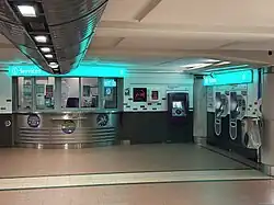 Salle de distribution des titres voyageurs.