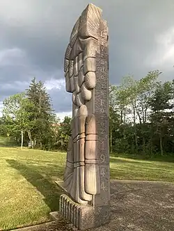 Vue d'un des piliers de la porte de la libération