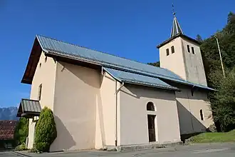 Photographie en couleurs de l’église.
