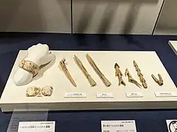 Outils en os de la période Jōmon.