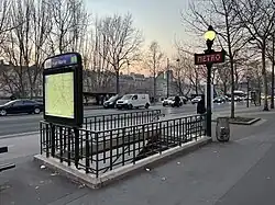 L'accès no&nbsp;1 « Quai de l'Hôtel-de-Ville ».