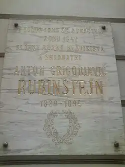 Pamätná tabuľa na paláci