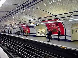 Quai de la ligne 12 où est reconstitué le texte de la Déclaration des droits de l'Homme et du citoyen de 1789.
