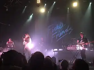 Description de l'image Fickle Friends at the O2 Academy, Kentish Town, October 2017.jpg.