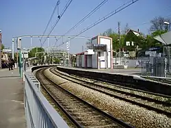 Quais et voies en regardant vers Aéroport CDG 2/Mitry - Claye, depuis l'extrémité ouest de la gare.