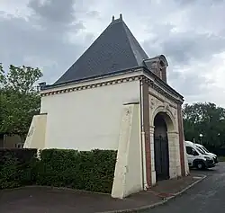 Ancien pavillon d'entrée du Domaine Bel Abord, Chilly-Mazarin.