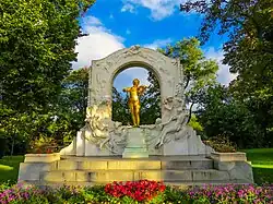 Le monument.