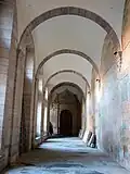 Une aile du cloître.