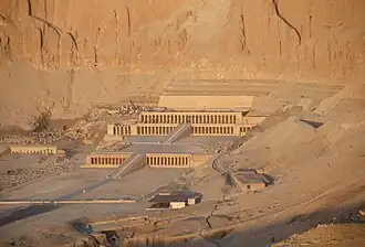 Le Djéser-Djéserou est le bâtiment principal du temple funéraire d'Hatchepsout dans le complexe funéraire de Deir el-Bahari.