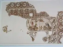 Représentation sur mosaïque d'une course de chevaux en mosaïque avec les spectateurs dans la partie supérieure