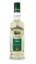 Une bouteille de vodka Żubrówka dont la particularité est de contenir un brin d'herbe à bison.