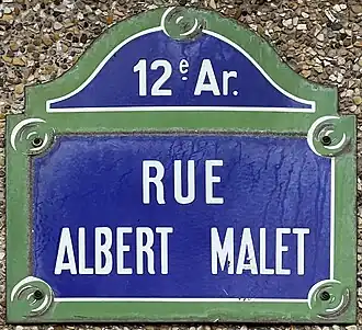 Voir la plaque.