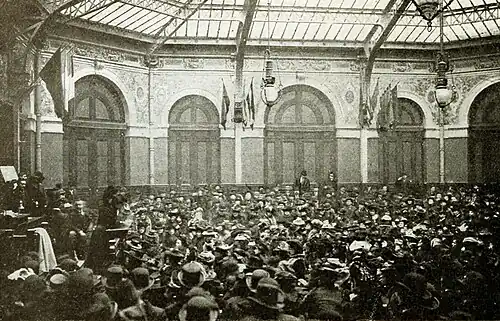 La salle en 1905.