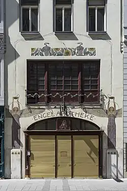 La façade.