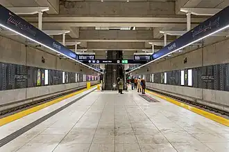 Quai central de la station Forest Hill en 2026.