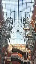 Detail des ascenseurs et de la verrière