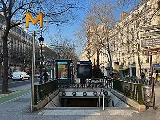 L'accès no&nbsp;1, « RBoulevard de Magenta ».