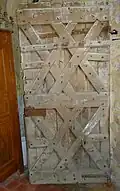 La porte de la sacristie.