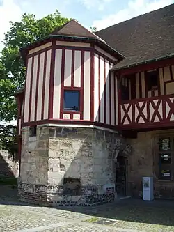 Tour de la façade principale.