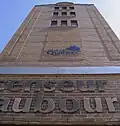 Façade en contre-plongée