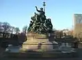 K 21, sculpture-fontaine devant la façade nord : Père Rhin et ses filles&nbsp;(de), 1897