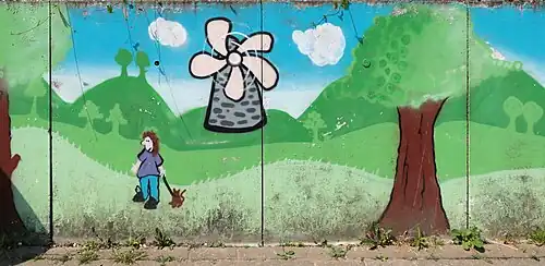 Sentier de la gare : fresque de l'Atelier aux Couleurs du Monde.
