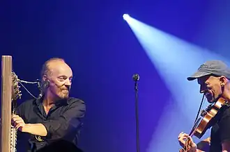 Photo d'un concert d'Alan Stivell, sur scène en 2014 à Chalons.