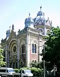 Nouvelle synagogue Fabric de Timișoara. Construite en 1899, de style éclectique et néo-gothico-mauresque, quasiment en ruines puis rénovée et reprise pour une période de 35&nbsp;ans, par le Théâtre national de Timisoara&nbsp;(ro).