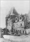 Pernant avant 1914 ; la cour d'honneur.