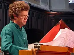 Le musicien Thomas Bloch en concert dans la collégiale lors de la 31e édition du festival