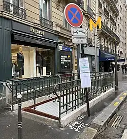 L'accès no&nbsp;1 « Rue La Boétie ».
