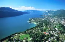 Le lac du Bourget, vu depuis les hauteurs d'Aix-les-Bains