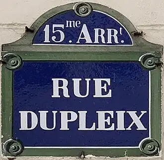 Voir la plaque.