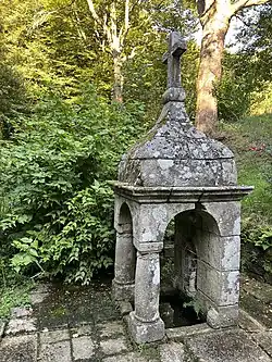 La fontaine de dévotion, vue latérale.
