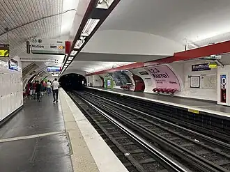 Les quais vus en direction de Charles de Gaulle - Étoile.