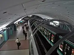 Quais de la ligne 14.