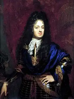 Portrait d'homme portant longue perruque bouclée, lavallière, vêtement à broderie.
