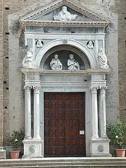 Porte de la façade avant