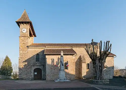 L'église depuis la place.