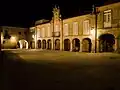 Le palais sur la place de Mugartegui, la nuit