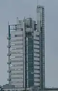 La tour vue du croisement de l'Itäväylä et du Kehä I.