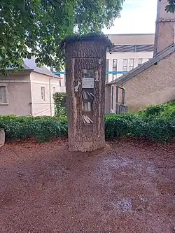 Boîte à livres dans le jardin de la Citadelle.