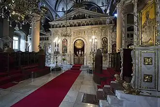 Vue générale avec l'iconostase.