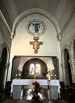 Le maître-autel.