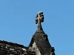 Croix sur le toit.