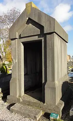 11. famille Helmle-Herlin, tombe remarquable.