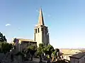 Église Saint-Hilaire et sa flèche à crochets.