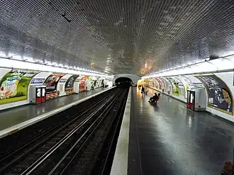 Les quais vus en direction de Mairie de Montreuil.
