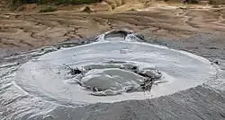 Cratère du volcan de boue